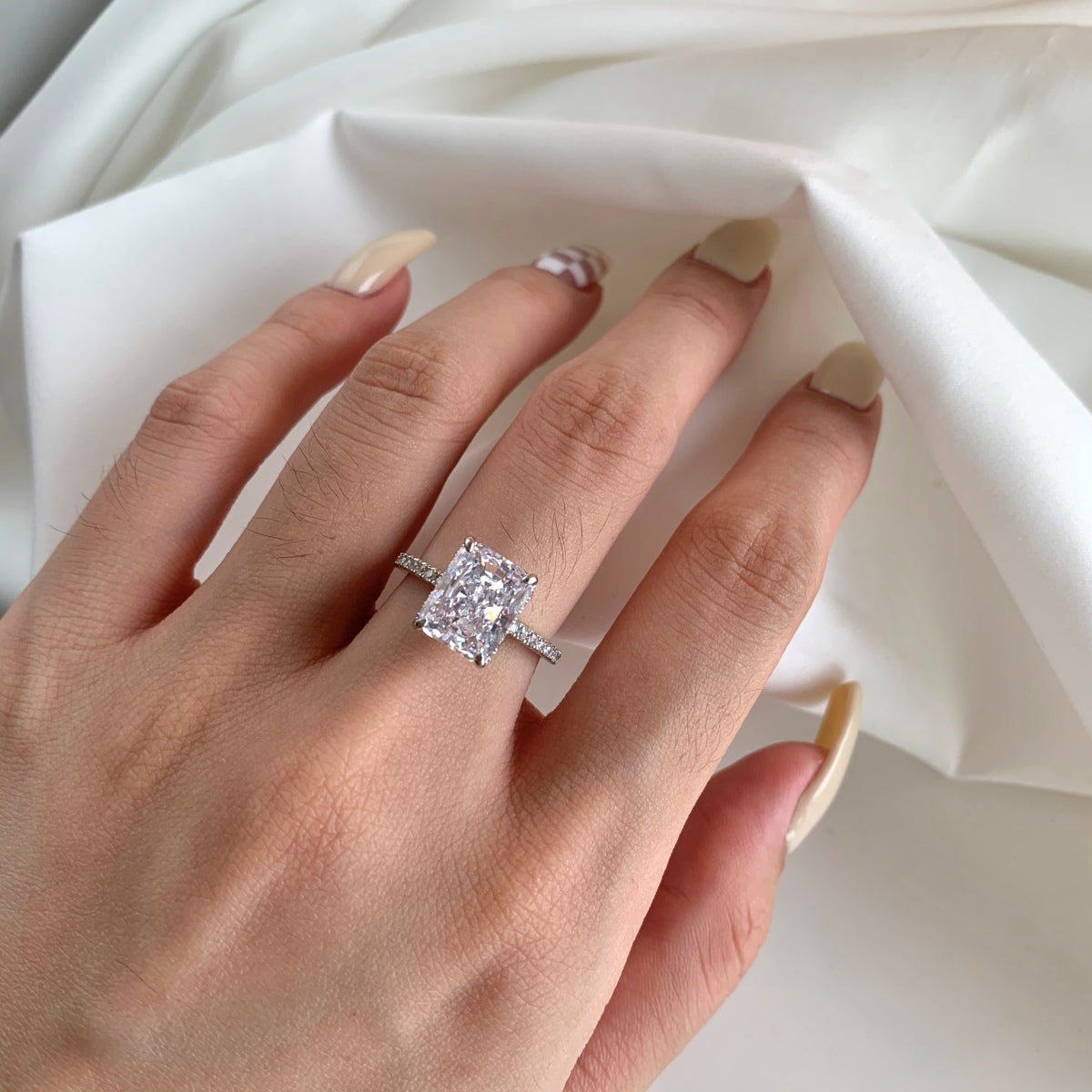 ˇStella JewelryˇLuxurious Engagement Ring