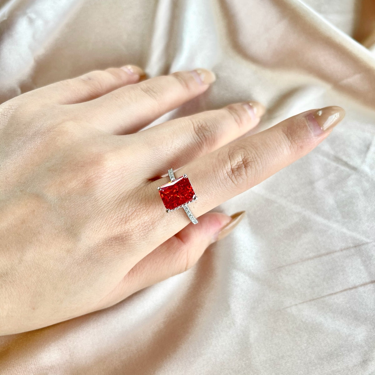 ˇStella JewelryˇLuxurious Engagement Ring