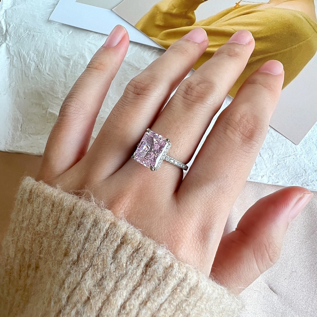 ˇStella JewelryˇLuxurious Engagement Ring