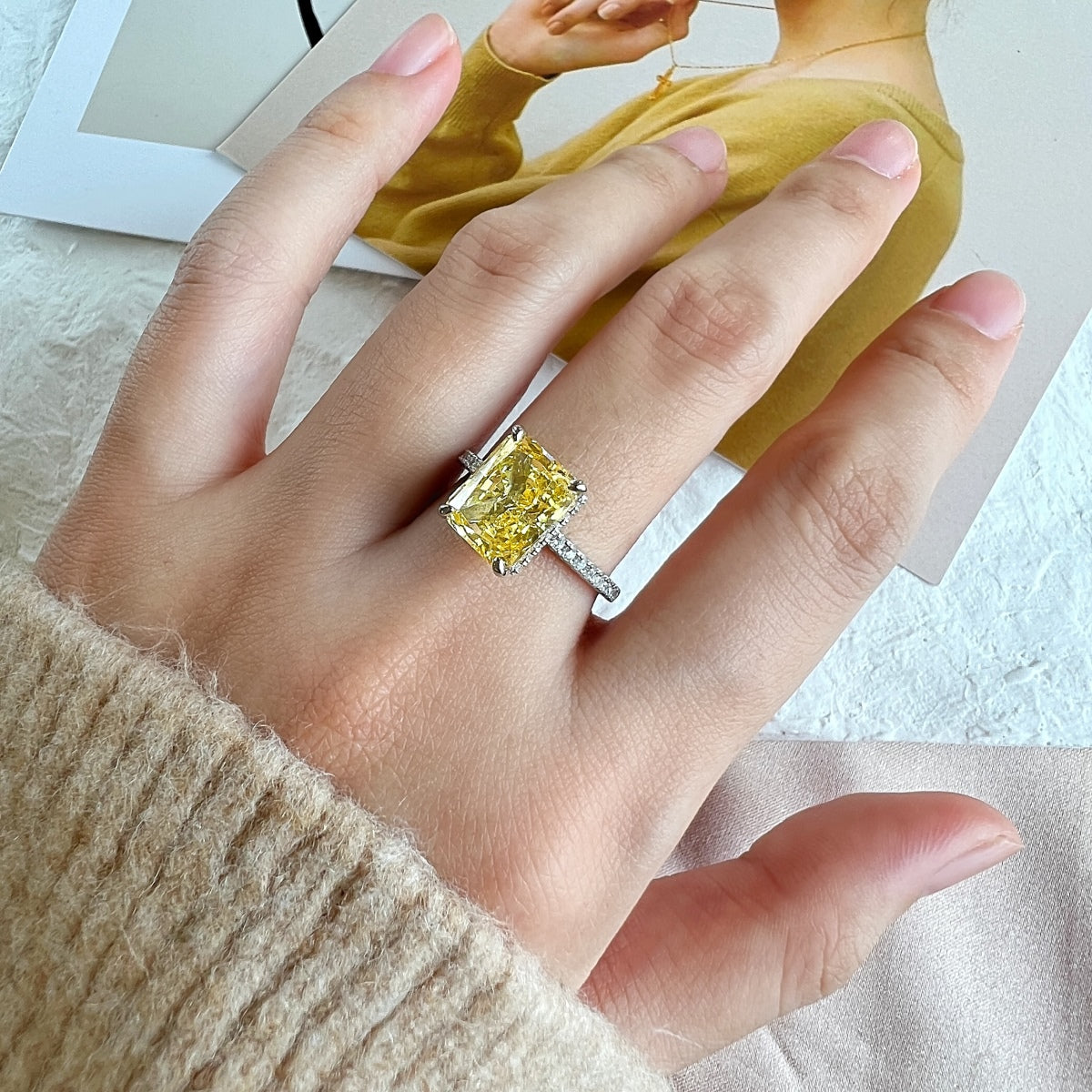 ˇStella JewelryˇLuxurious Engagement Ring