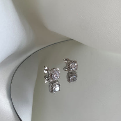 ˇStella JewelryˇClassic Round Center Stone Stud Earrings