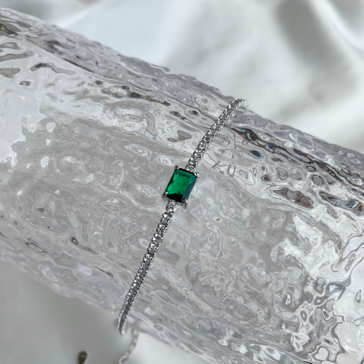 ˇStella JewelryˇUnique Emerald Cut Banquet Bracelet