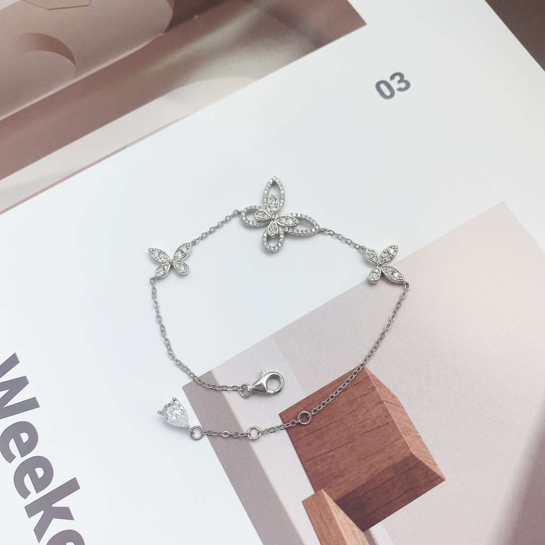 ˇStella JewelryˇDelicate Butterfly Pendant Bracelet