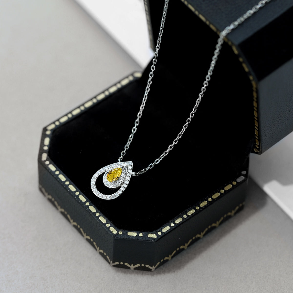 ˇStella JewelryˇSparkling Pear Cut Necklace