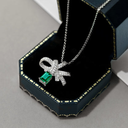 ˇStella JewelryˇLuxurious Flower Shape Emerald Cut Necklace