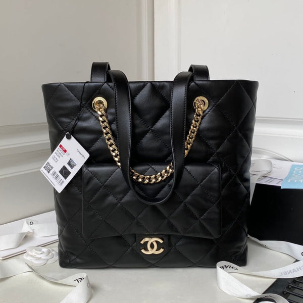 CC 19 Tote 33cm Schwarzes Lammfell Gold Hardware