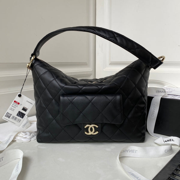 CC HOBO 28CM SCHWARZES LAMMLEDER GOLDHARDWARE