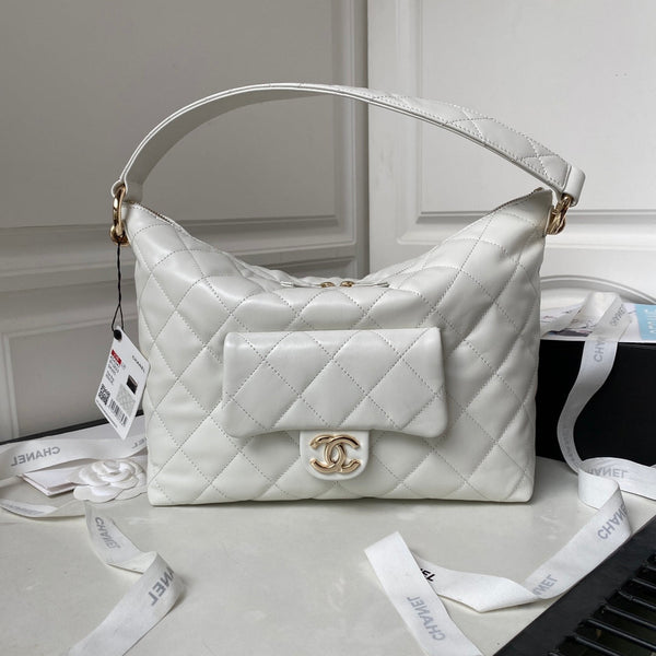 CC HOBO 28CM WEISSES LAMMLEDER GOLDBESCHLÄGE