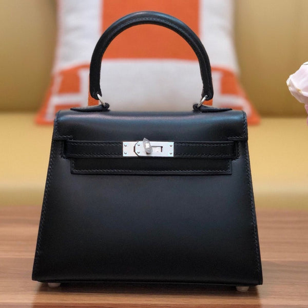 KELLY MINI 20 TASCHE AUS SCHWARZEM GLATTEM KALBSLEDER MIT SILBERNEN HARDWARE (AUF BESTELLUNG HERGESTELLT)