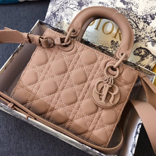 MITTLERE LADY 20 TASCHE AUS KAMELBRAUNEM KALBSLEDER