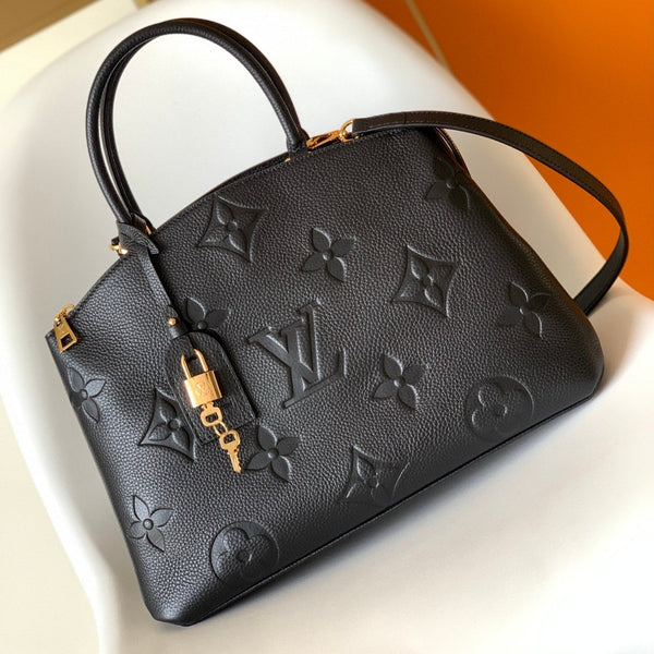 PETIT PALAIS PM MITTLERE SCHULTERTASCHE 29 AUS SCHWARZEM GEPRÄGTEM RINDSLEDER MIT GOLDFARBENEN BESCHLÄGEN