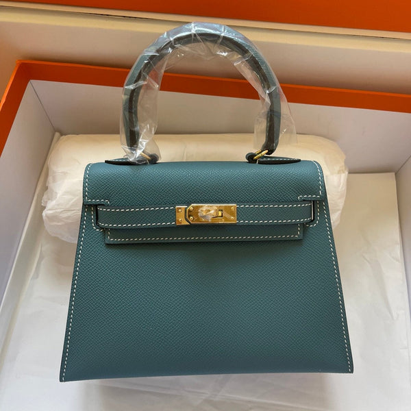 KELLY MINI 20 TASCHE AUS TANNENGRÜNEM KALBSLEDER MIT GOLDENEN BESCHLÄGEN (AUF BESTELLUNG)