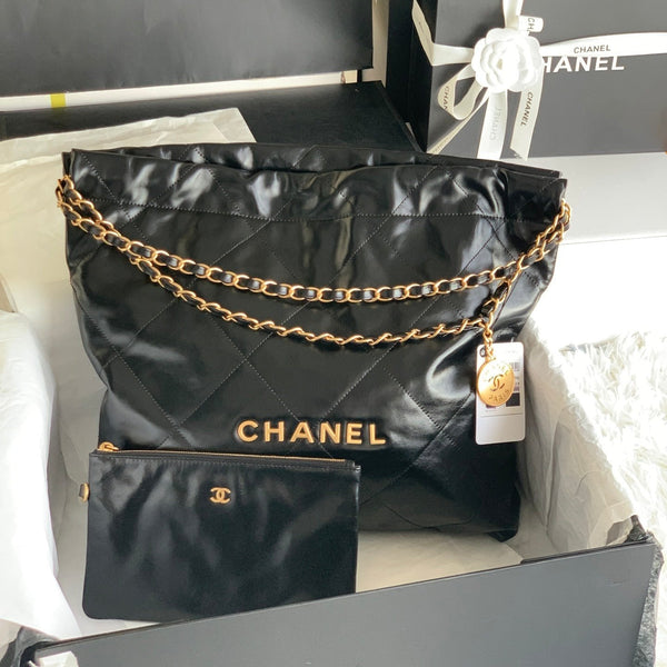 CC LARGE 42 TASCHE AUS SCHWARZEM KALBSLEDER, GOLDENE HARDWARE
