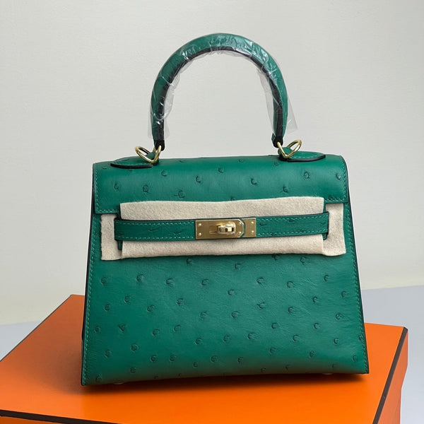 KELLY BAG 20 AUS BLAUGRÜNEM STRAUSSENLEDER MIT GOLDENEN BESCHLÄGEN (AUF BESTELLUNG)