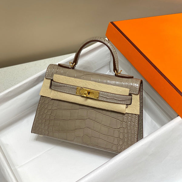 HERMES 25S MINI KELLY 19 AUS MOKKABRAUNEM KALBSLEDER MIT GOLDBESCHLÄGEN