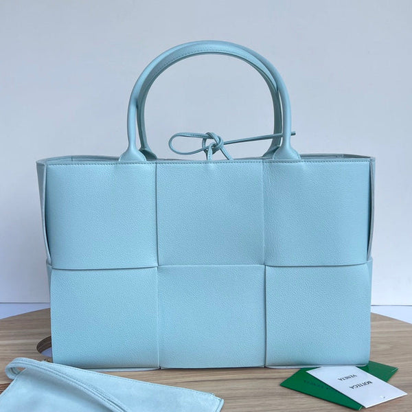 ARCO TOTE 36 AUS HIMMELBLAUEM KALBSLEDER
