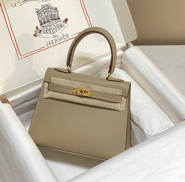 KELLY MINI 20 TASCHE AUS HELLBRAUNEM KALBSLEDER MIT GOLDENEN BESCHLÄGEN (AUF BESTELLUNG)