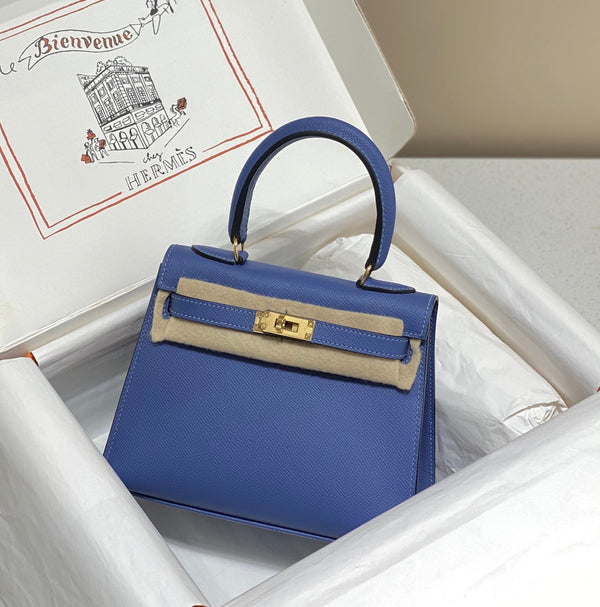 KELLY MINI 20 TASCHE AUS AZURBLAUEM KALBSLEDER MIT GOLDENEN BESCHLÄGEN (AUF BESTELLUNG)