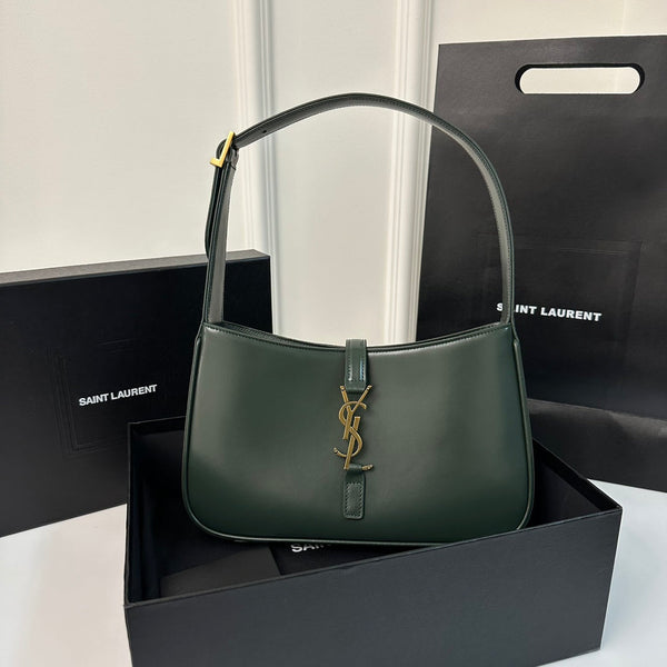 LE 5 À 7 TASCHE 24 DUNKELGRÜNES KALBSLEDER