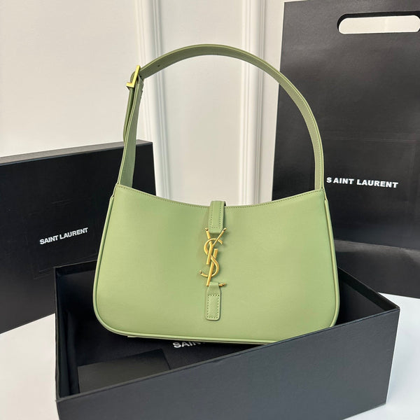 LE 5 À 7 TASCHE 24 HELLGRÜNES KALBSLEDER