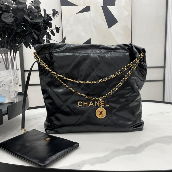 CC LARGE 42 HANDTASCHE AUS SCHWARZEM KALBSLEDER, GOLDBESCHLÄGE