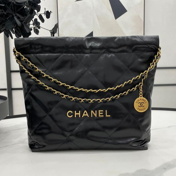 CC MEDIUM 37 HANDTASCHE AUS SCHWARZEM KALBSLEDER MIT GOLDENEN HARDWARE
