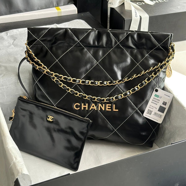 CC MEDIUM 37 HANDTASCHE AUS SCHWARZEM GLÄNZENDEM KALBSLEDER MIT GOLDENEN HARDWARE