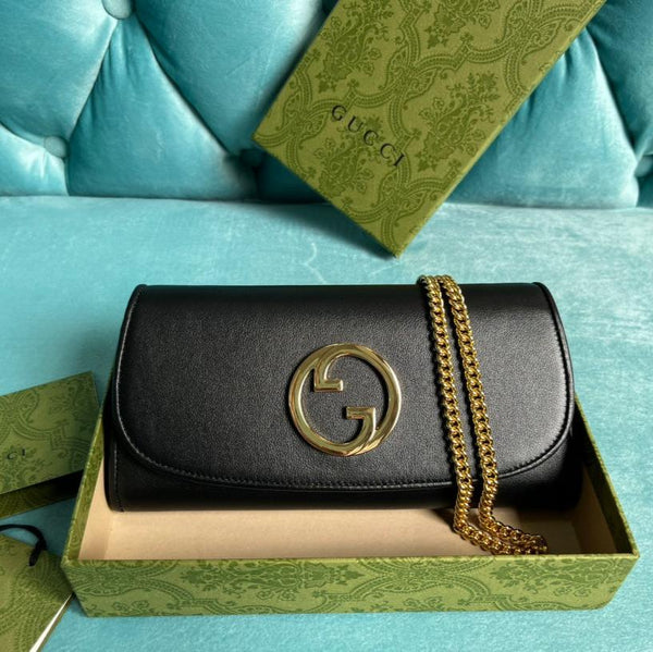 BLONDIE SCHULTERTASCHE 21 AUS SCHWARZEM KALBSLEDER MIT GOLDENEN HARDWARE