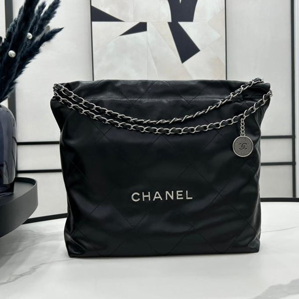 CC LARGE 42 HANDTASCHE AUS SCHWARZEM KALBSLEDER MIT SILBERNEN HARDWARE
