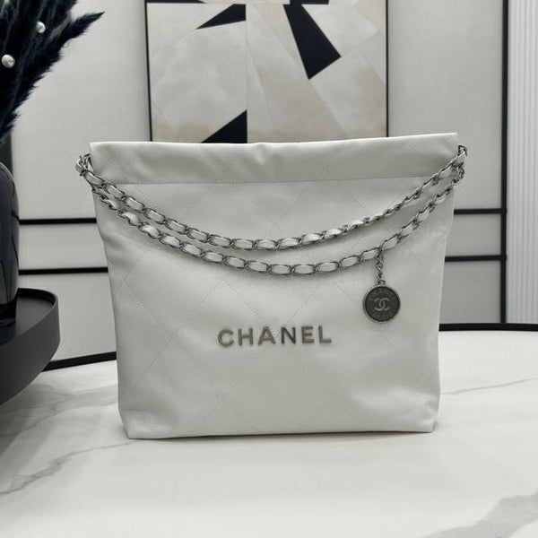 CC MEDIUM 37 HANDTASCHE AUS WEISSEM KALBSLEDER, SILBERNE HARDWARE