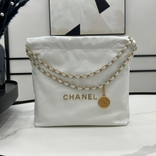 CC MEDIUM 37 HANDTASCHE AUS WEISSEM KALBSLEDER, GOLDBESCHLÄGE