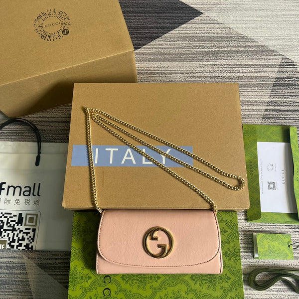 BLONDIE SCHULTERTASCHE 21 AUS HELLROSA KALBSLEDER MIT GOLDENEN HARDWARE