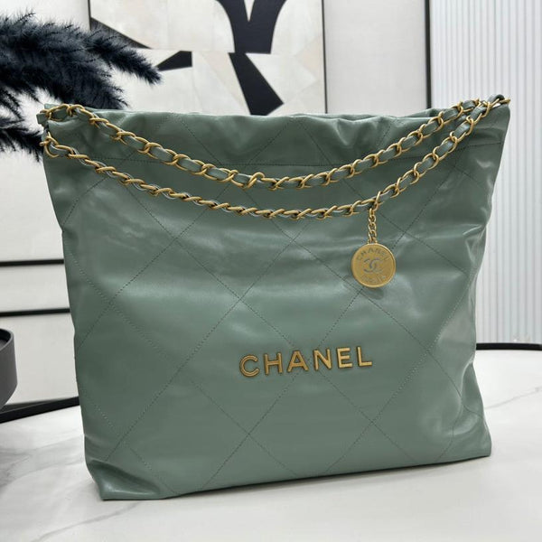 CC LARGE 42 HANDTASCHE AUS GRÜNEM SALBEI-KALBSLEDER, GOLDBESCHLÄGE