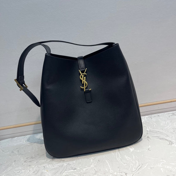 LE 5 À 7 SUPPLE LARGE 31 SCHWARZE TASCHE AUS KALBSLEDER