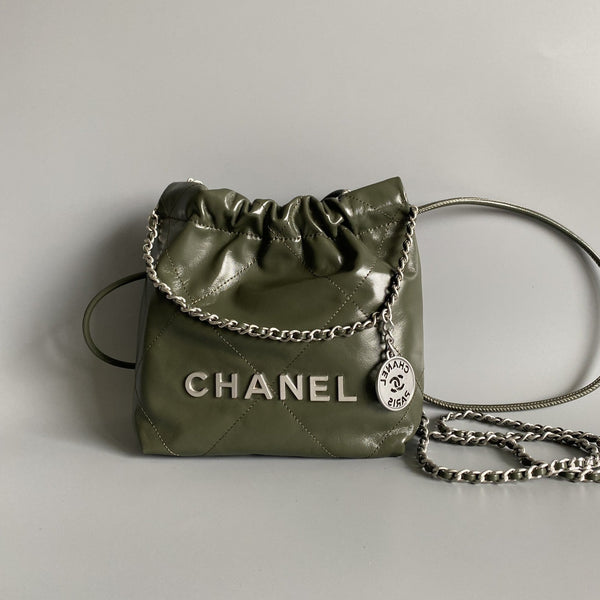 CC HOBO MINI 20CM OLIVEN-LAMMLEDER