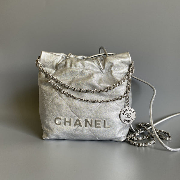 CC HOBO MINI 20CM SILBERNE LAMMLEDER