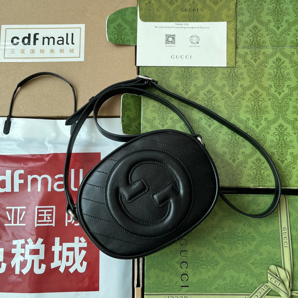 KLEINE BLONDIE OVALE SCHULTERTASCHE 20 AUS SCHWARZEM KALBSLEDER
