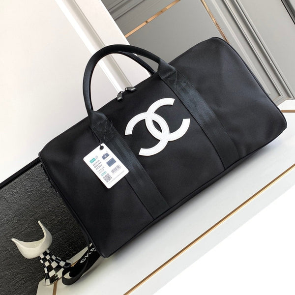 CC REISETASCHE 45 AUS SCHWARZEM CANVAS MIT WEISSEM LOGO