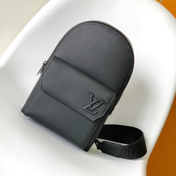 PILOT SLINGBAG 30 AUS SCHWARZEM RINDSLEDER