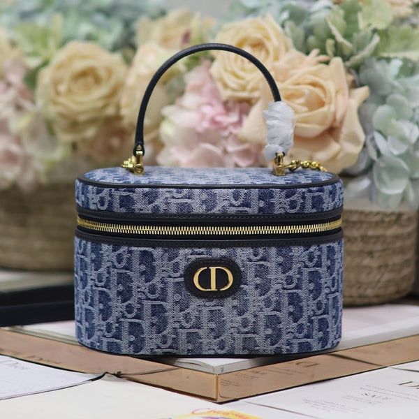 CARO SMALL 20 KOSMETIKKOFFER AUS CERULEANBLAUEM DENIM MIT MONOGRAMM