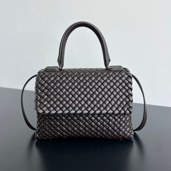PATTI SCHULTERTASCHE 26 AUS SCHOKOLADENFARBENER LAMMLEDER