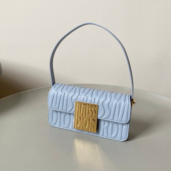 MITTLERE KLAPPENBEUTEL 22 AUS BABYBLAUEM, GESTEPPTEM KALBSLEDER