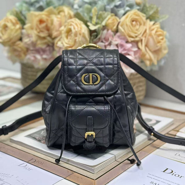 KLEINER CARO-RUCKSACK 20 AUS SCHWARZEM MACROCANNAGE-LAMMLEDER