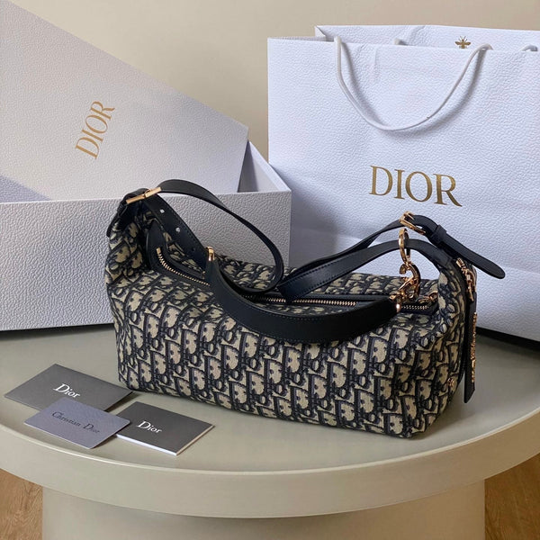 GROSSE D-JOURNEY-UMHÄNGERTASCHE 33 AUS SCHWARZEM MONOGRAMM-SCHRÄGJACQUARD