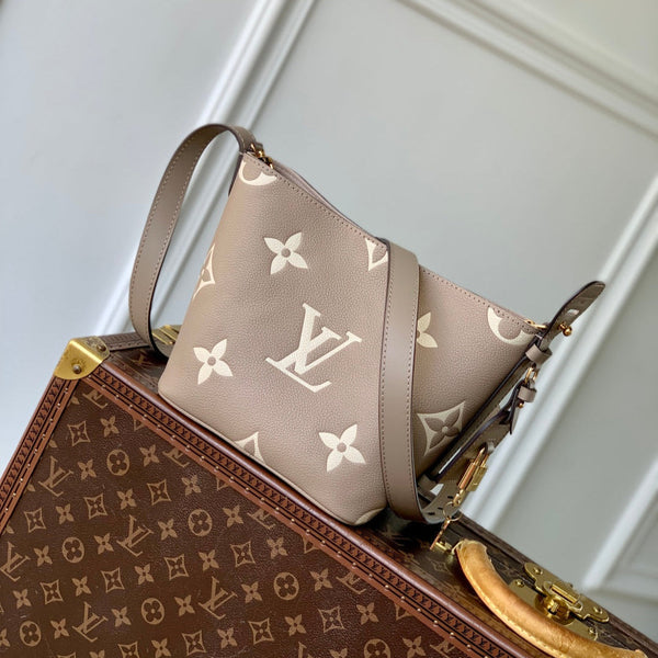 ALL IN BB BAG 18 AUS TOURTERELLE-GRAUEM UND CREME-GEPRÄGTEM RINDSLEDER