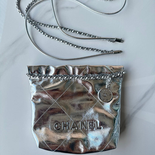 CC MINI 20 TASCHE AUS SILBER-METALLIC-LAMMLEDER