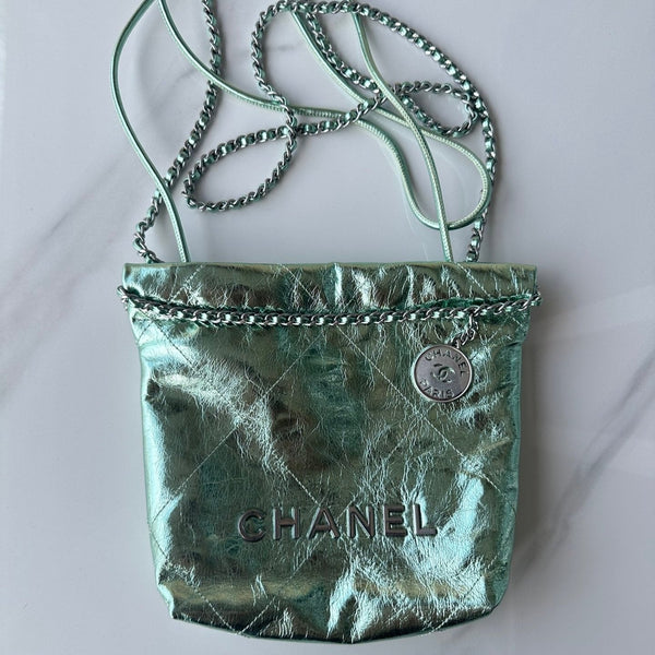 CC MINI 20 TASCHE AUS MEERESGRÜNEM METALLIC-LAMMLEDER