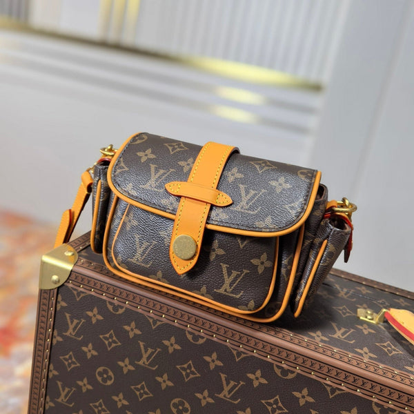 LV 25S CARGO 23 AUS BRAUNEM MONOGRAMM-CANVAS-LEDERBESATZ, GOLDENE HARDWARE