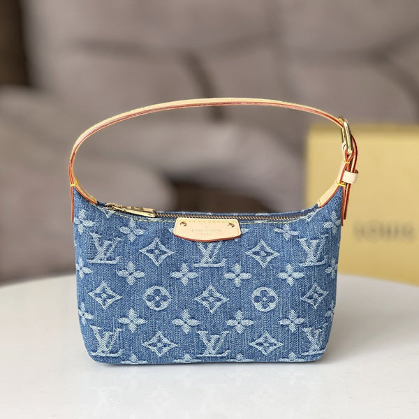 LV 25S HILLS POCHETTE 20 AUS BLAUEM MONOGRAM-DENIM-KALBSLEDERRIEMEN