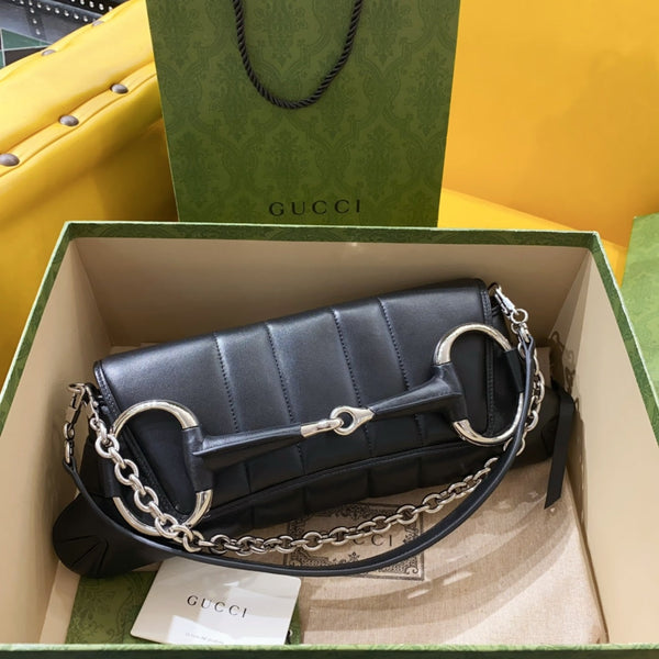 HORSEBIT CHAIN ​​HANDTASCHE 38 AUS SCHWARZEM KALBSLEDER MIT SILBERNEN HARDWARE
